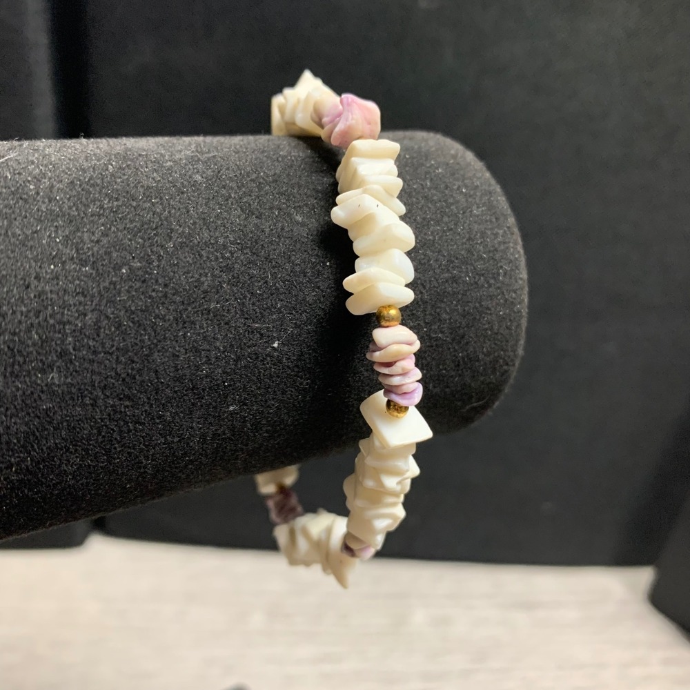 Vintage White Purple Shell Chip Bracelet Gold Tone Accents Beach Coastal 8 Inch